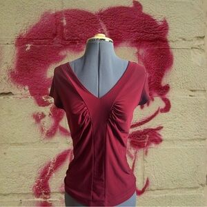 Womens V-Neck Gathered Front Top - Burgundy